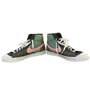 Nike women’s Blazer Mid 77 Premium sneakers. Size 9.5.